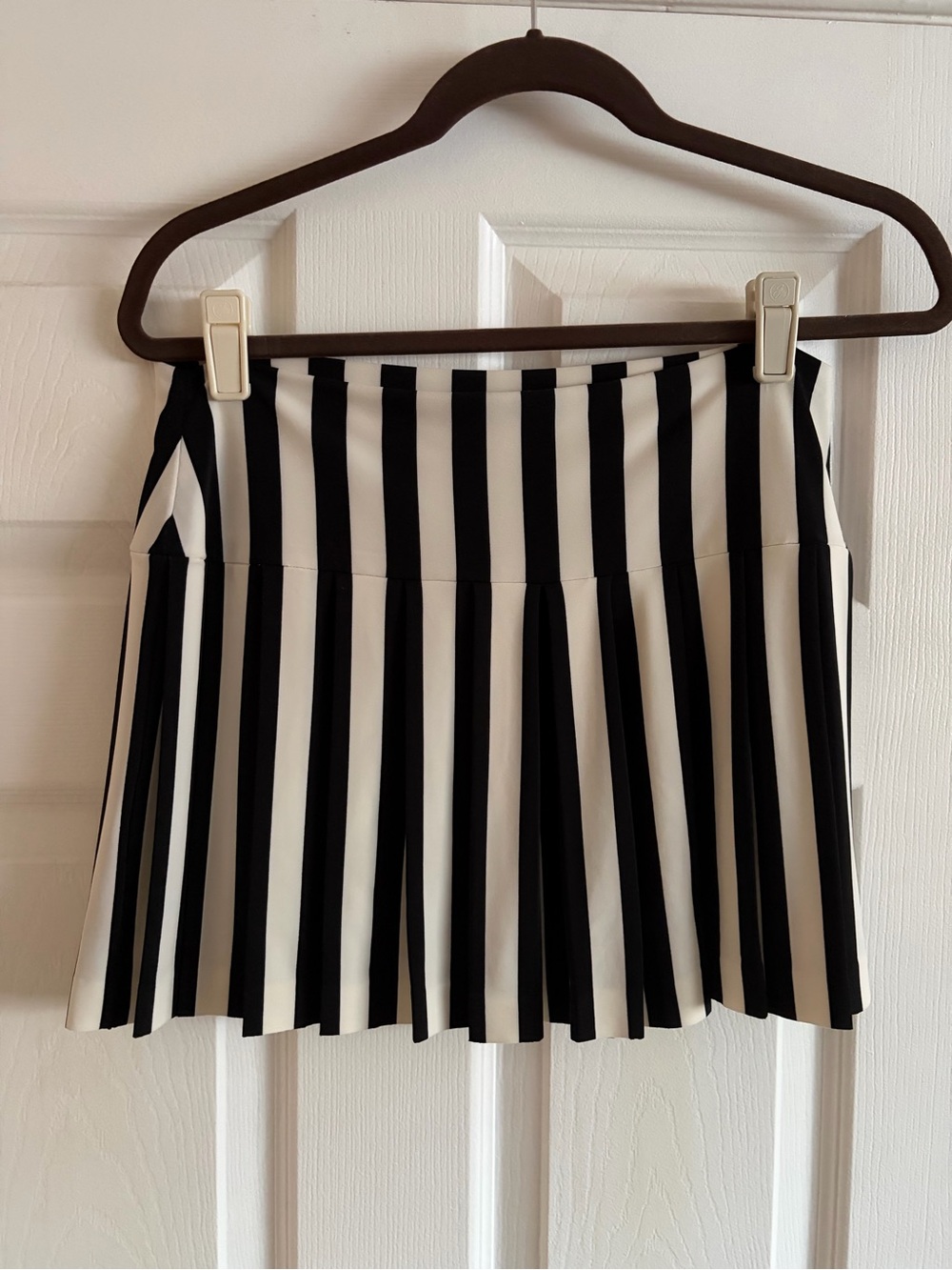 Norma Kamali Striped Pleated Mini Skirt - Black & White M